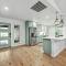 Stylish Downtown Gem - Sleeps 8 - Fire pit - Ensuite Baths - Austin