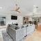 Stylish Downtown Gem - Sleeps 8 - Fire pit - Ensuite Baths - Austin