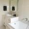 Coastal Sanctuary, Spa, EV friendly, Pet Firendly with Fireplace, wood provided Just 50m to Kilcunda Beach and 100m to the Ocean View Hotel The Sticks and Copper Door Kitchen Accessibility Friendly