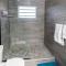 Deanys Uptop Luxury Suite