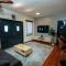 Deanys Uptop Luxury Suite