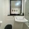 Centrally Located Apt with Parking - Walsall