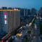 Xiangyang Station Minfa World City Yishang Plus Hotel