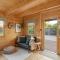 Scandi-Style Cabin in Bideford, Private Parking - Bideford