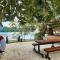 Kaitoons River House