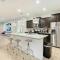 Windsor at Westside Sophisticated Villa Pool Spa - 基西米