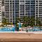 Oceanfront 1BR with Balcony - Sea View & Pools - بويرتو فايارتا