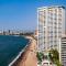 Oceanfront 1BR with Balcony - Sea View & Pools - بويرتو فايارتا
