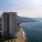 Oceanfront 1BR with Balcony - Sea View & Pools - بويرتو فايارتا