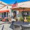 2bd 2ba, steps to the beach, sleeps 6, AC, and parking - 长滩