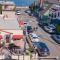 2bd 2ba, steps to the beach, sleeps 6, AC, and parking - 长滩