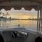 2bd 2ba, steps to the beach, sleeps 6, AC, and parking - 长滩