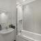 NEW Spacious Entire Home With Parking - Kent