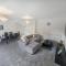 NEW Spacious Entire Home With Parking - Kent