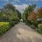 8 Bedroom Farmhouse with Pool Complex 5 mins from Celtic Manor - 纽波特