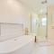 Walk to Ocean Home with Pool in Holmes Beach - هولمز بيتش