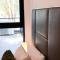 StayAU Convenient Apartment with Patio in Box Hill