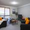 Airport 6BR Haven - Quiet Yard & AC - Perth