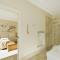 Situated on Escarpment Walks w Late Checkout & Parking