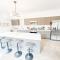 Expansive 4BR, 3-Story Stay in LA - CL1- LAR - Los Angeles