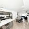 Expansive 4BR, 3-Story Stay in LA - CL1- LAR - Los Angeles