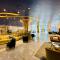 Stunning Canal Viewbusiness Bay High Floorstudio