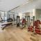 Stunning Canal Viewbusiness Bay High Floorstudio