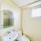 C3 Elegant 2BR Condo with Pool View - Ілоіло