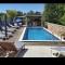 Apartman Luce with shared pool - Zadar
