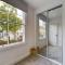 Belle Vue Stylish Town Centre Apartment with Private Parking