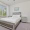 New Luxury Dream Vacation Home With Gym, 70 inch TV, Private Pool, 4 Bedrooms, 3 Full Baths, High Speed WiFi - أورلاندو