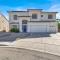 Sunny 5BR 4.5 Bath Las Vegas Retreat with Pool - لاس فيغاس