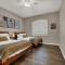 Sunny 5BR 4.5 Bath Las Vegas Retreat with Pool - لاس فيغاس