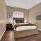 Sunny 5BR 4.5 Bath Las Vegas Retreat with Pool - لاس فيغاس