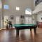 Sunny 5BR 4.5 Bath Las Vegas Retreat with Pool - لاس فيغاس