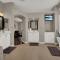 Sunny 5BR 4.5 Bath Las Vegas Retreat with Pool - لاس فيغاس