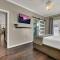 Sunny 5BR 4.5 Bath Las Vegas Retreat with Pool - لاس فيغاس
