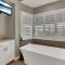 Sunny 5BR 4.5 Bath Las Vegas Retreat with Pool - لاس فيغاس