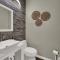 Sunny 5BR 4.5 Bath Las Vegas Retreat with Pool - لاس فيغاس