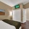 Sunny 5BR 4.5 Bath Las Vegas Retreat with Pool - لاس فيغاس
