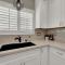Sunny 5BR 4.5 Bath Las Vegas Retreat with Pool - لاس فيغاس
