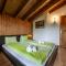 Half chalet with garden & balcony - 2 to Ski bus