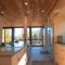 Luxury Lakefront Container Home with Sauna, Fishing, Mountain Views - بلاك هوك