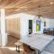 Luxury Lakefront Container Home with Sauna, Fishing, Mountain Views - بلاك هوك