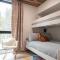 Luxury Lakefront Container Home with Sauna, Fishing, Mountain Views - بلاك هوك