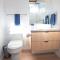 Luxury Lakefront Container Home with Sauna, Fishing, Mountain Views - بلاك هوك