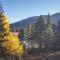 Luxury Lakefront Container Home with Sauna, Fishing, Mountain Views - بلاك هوك