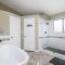 Spacious 4BR Home with Pool BBQ & Games - غراند براري