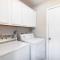 Spacious 4BR Home with Pool BBQ & Games - غراند براري