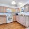 Torch Lake Getaway with Private Beach and Boat Dock! - ألدين